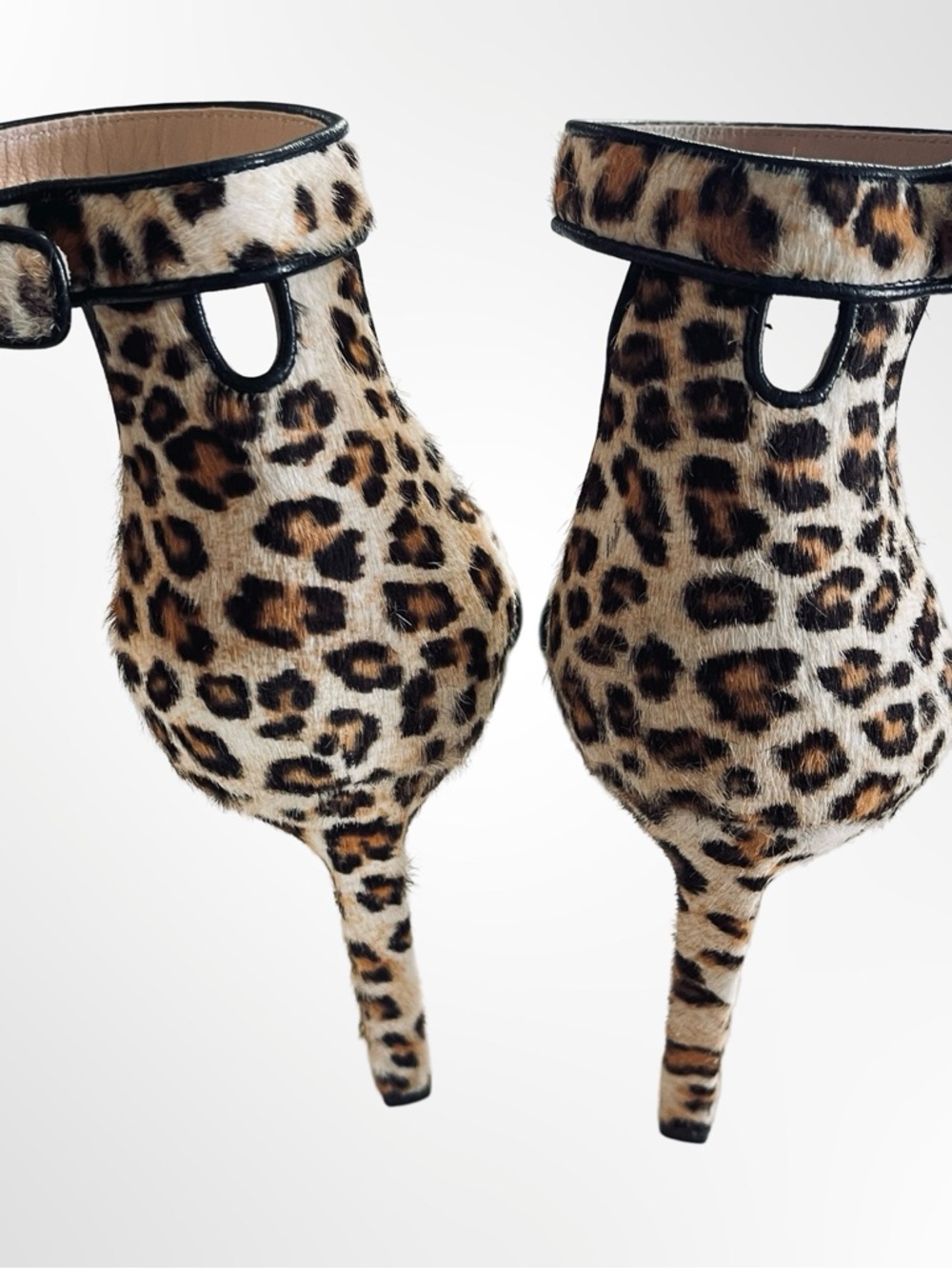 Stuart Weitzman Black Sandals with Leopard Print Trim in 37 - Picture 3 of 8
